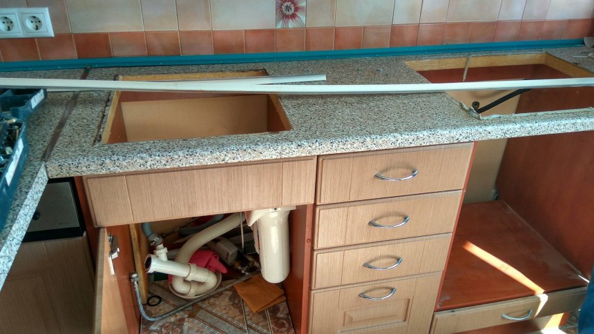 Столешница из плитки керамогранита 60х60