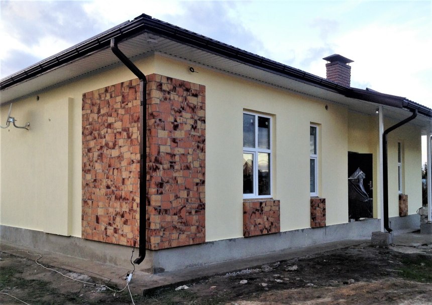 Лестница отделанная гибким камнем