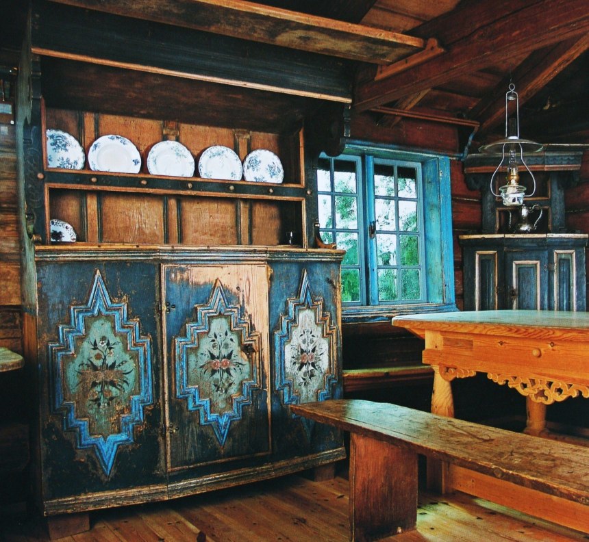 Норвежская мебель старинная