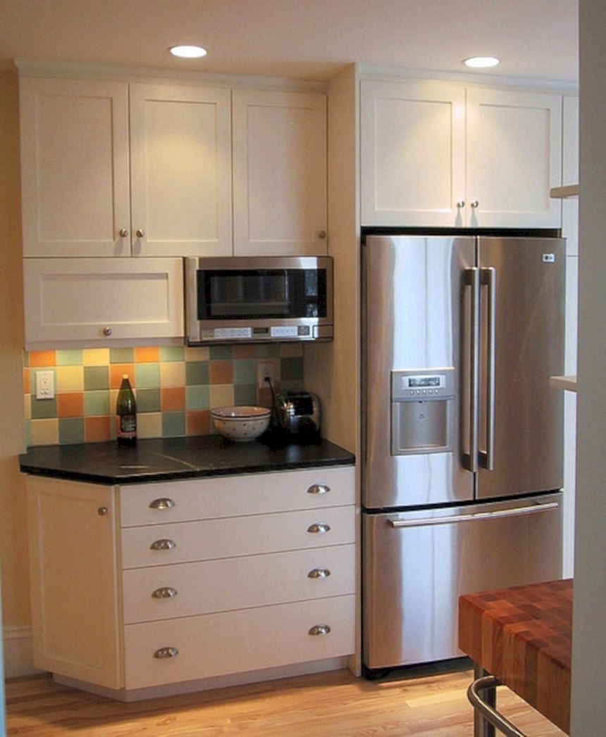 Кухонный гарнитур с пеналом под микроволновку (59 фото)