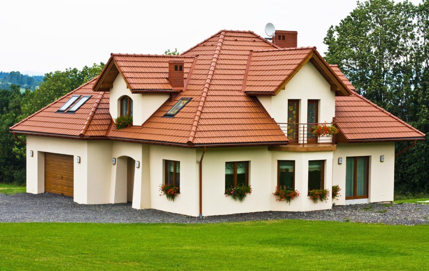 Дом с черепичной крышей