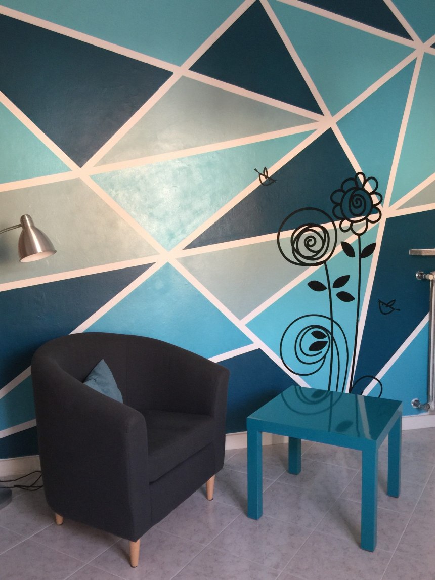 Треугольники на стене в интерьере краской (60 фото)