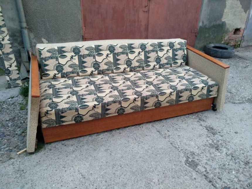 Обшить старый диван