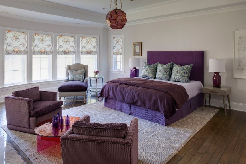 Спальни с фиолетовыми стенами и бежевой мебелью (61 фото)