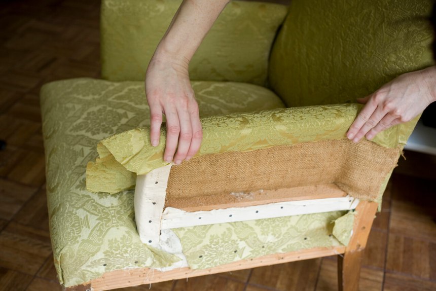 Обновить подлокотники дивана своими руками (62 фото)
