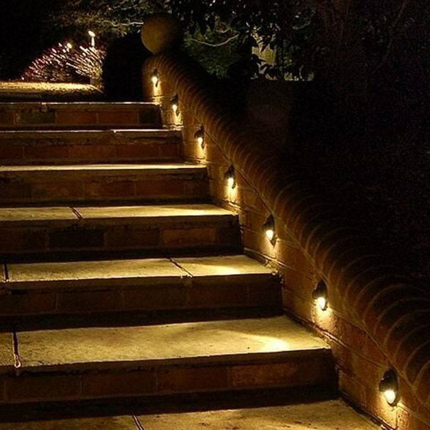 Подсветка лестницы на ступенях лестницы для дома (49 фото)