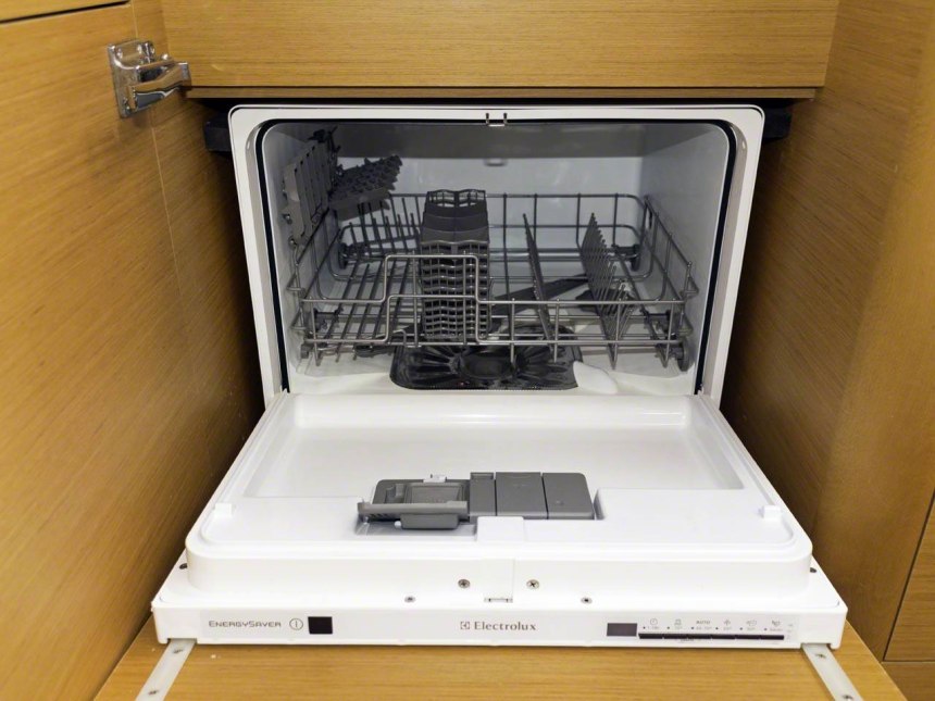 Маленькая посудомоечная машина встраиваемая под раковину (62 фото)