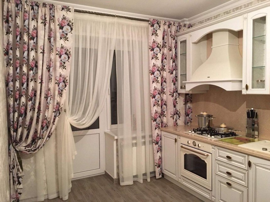 Шторы на кухонное окно с балконной дверью