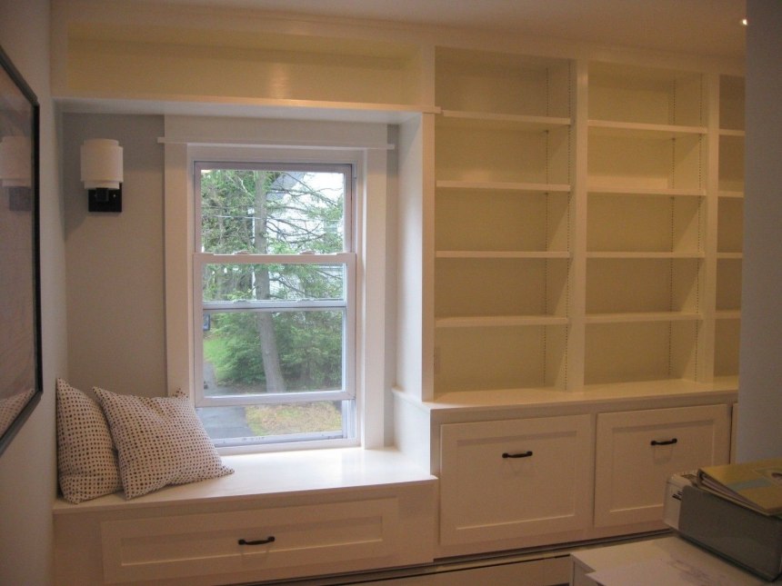Дизайн спальни со встроенным шкафом у окна (58 фото)