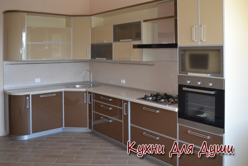 Кухня в алюминиевой рамке