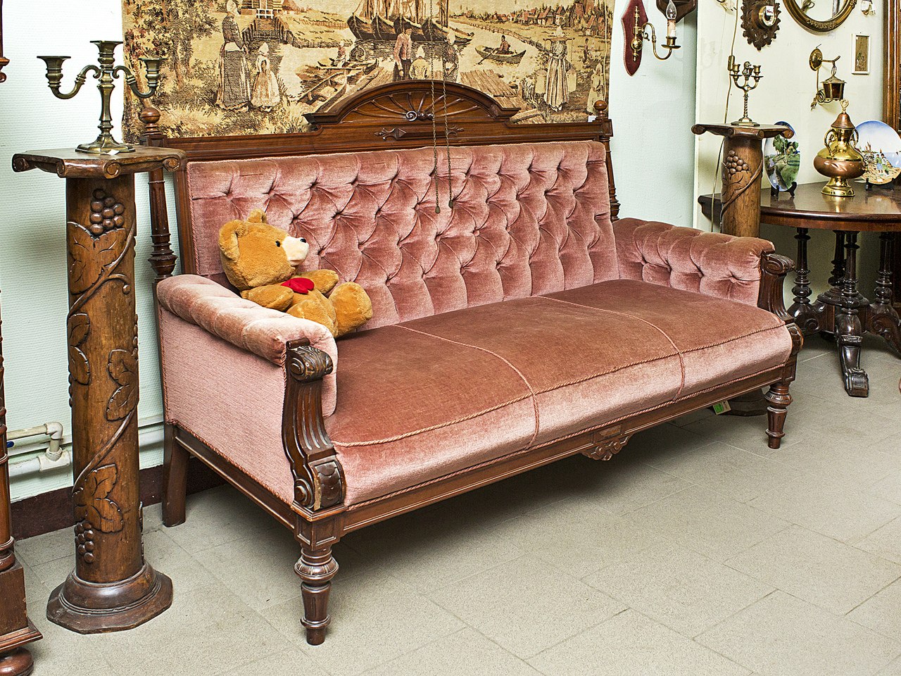 Антикварные диваны. Антикварный диван. Ретро мебель. Мягкая мебель антиквариат. Древний диван.