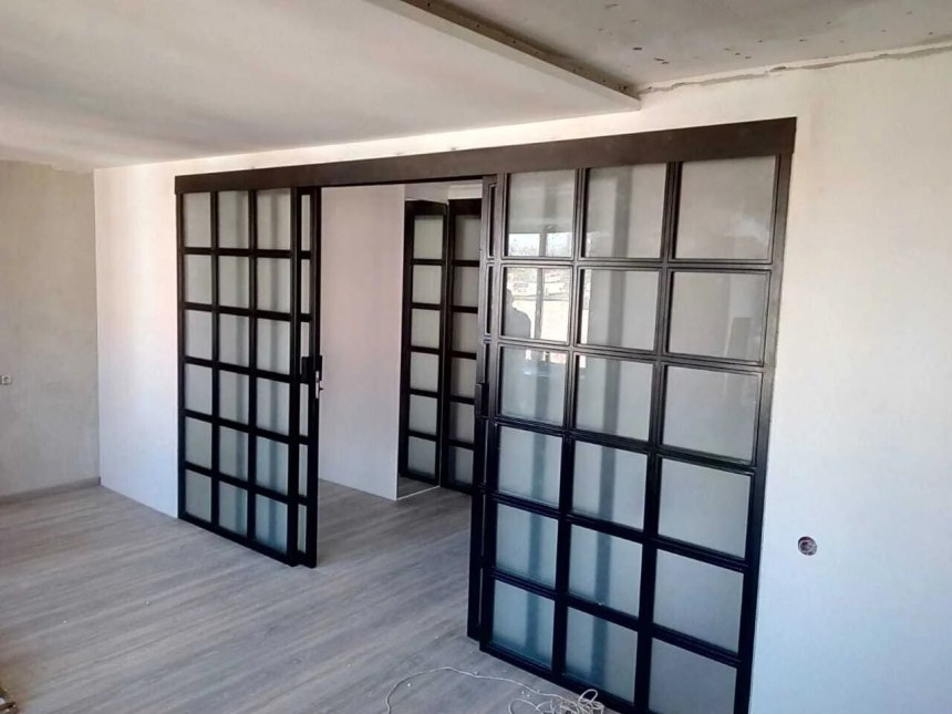 Раздвижные двери перегородки в квартиру (65 фото)