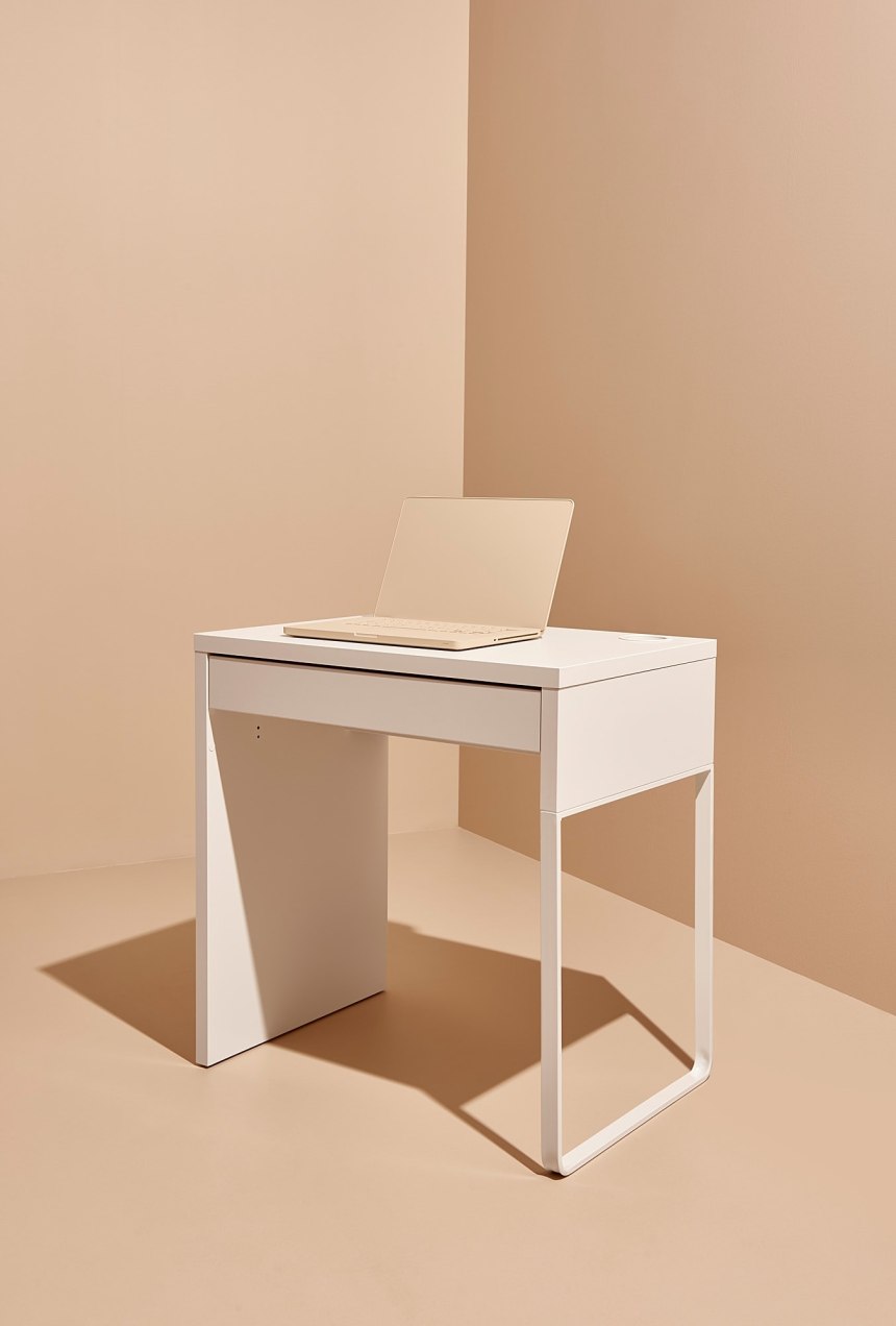 Письменный стол ikea микке 003.739.19/203.739.18