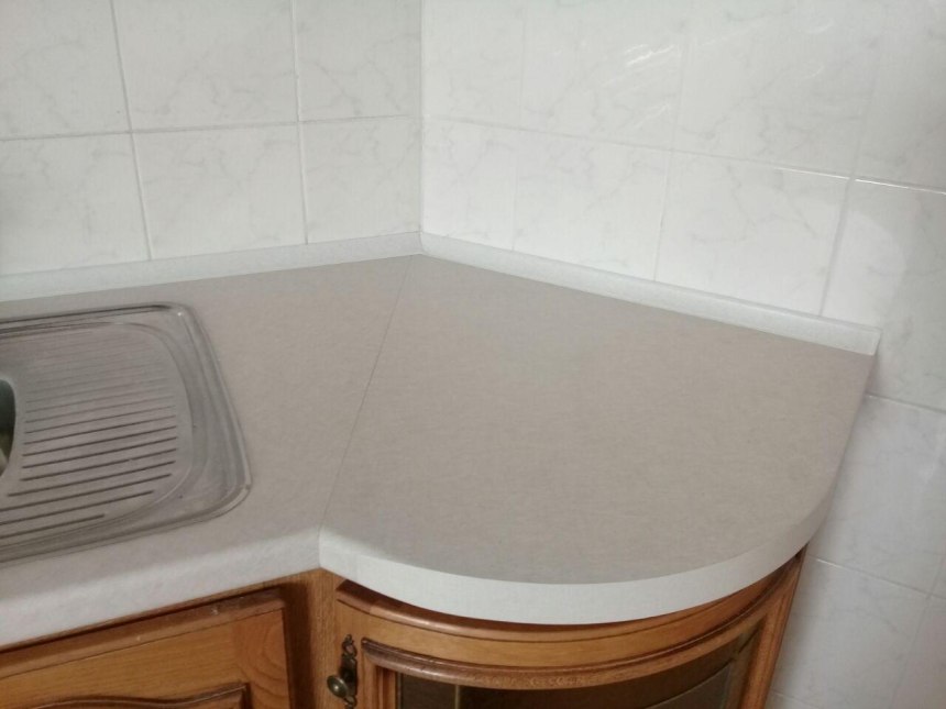 Угол запила карниза на угловую кухню