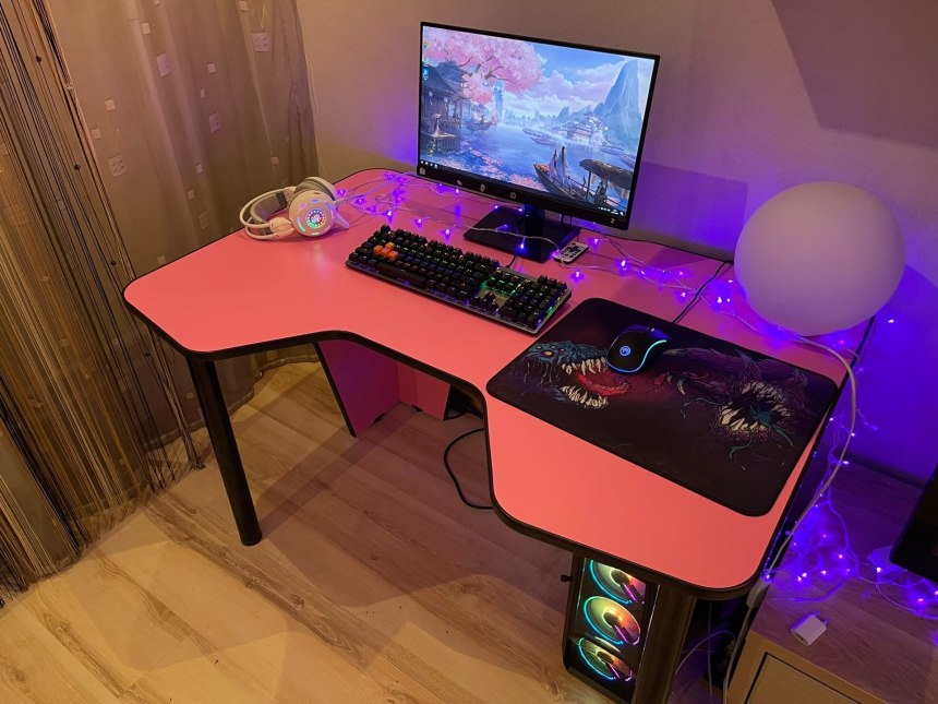 Геймерский компьютерный стол XPLACE 702, 120х78х75 см