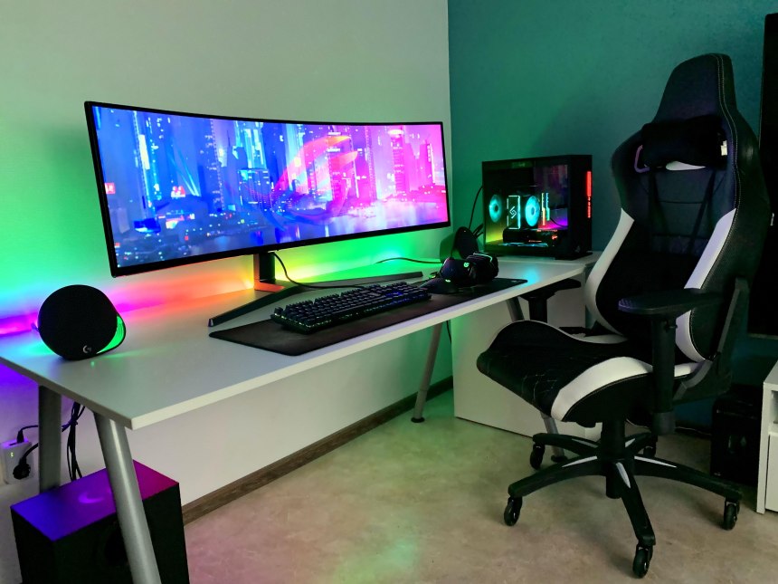 Компьютерный стол RGB