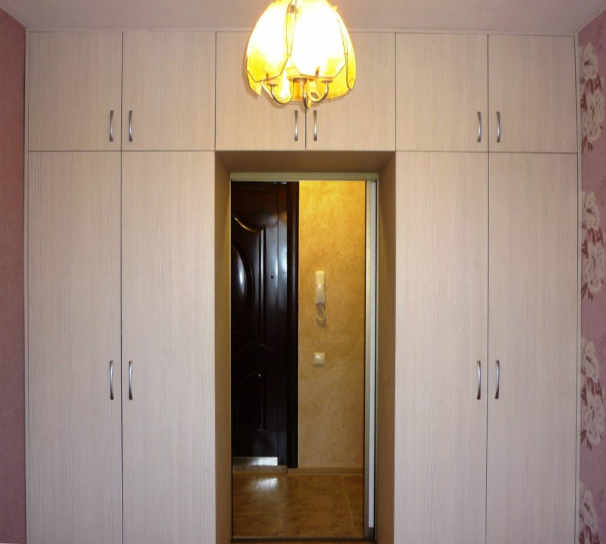Встроенный шкаф классика
