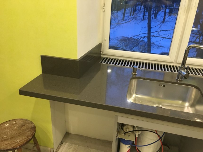 Раковина в подоконнике на кухне