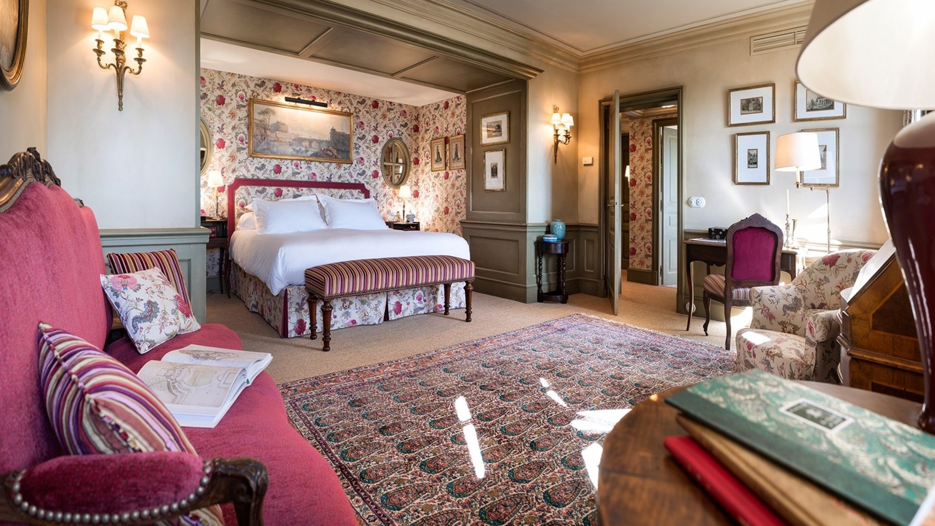 Прованс номер. Отель в стиле Прованс во Франции. La Bastide de Gordes Hotel & Spa, Прованс, Франция. Спальня во французском стиле. Интерьеры отелей в стиле Прованс.