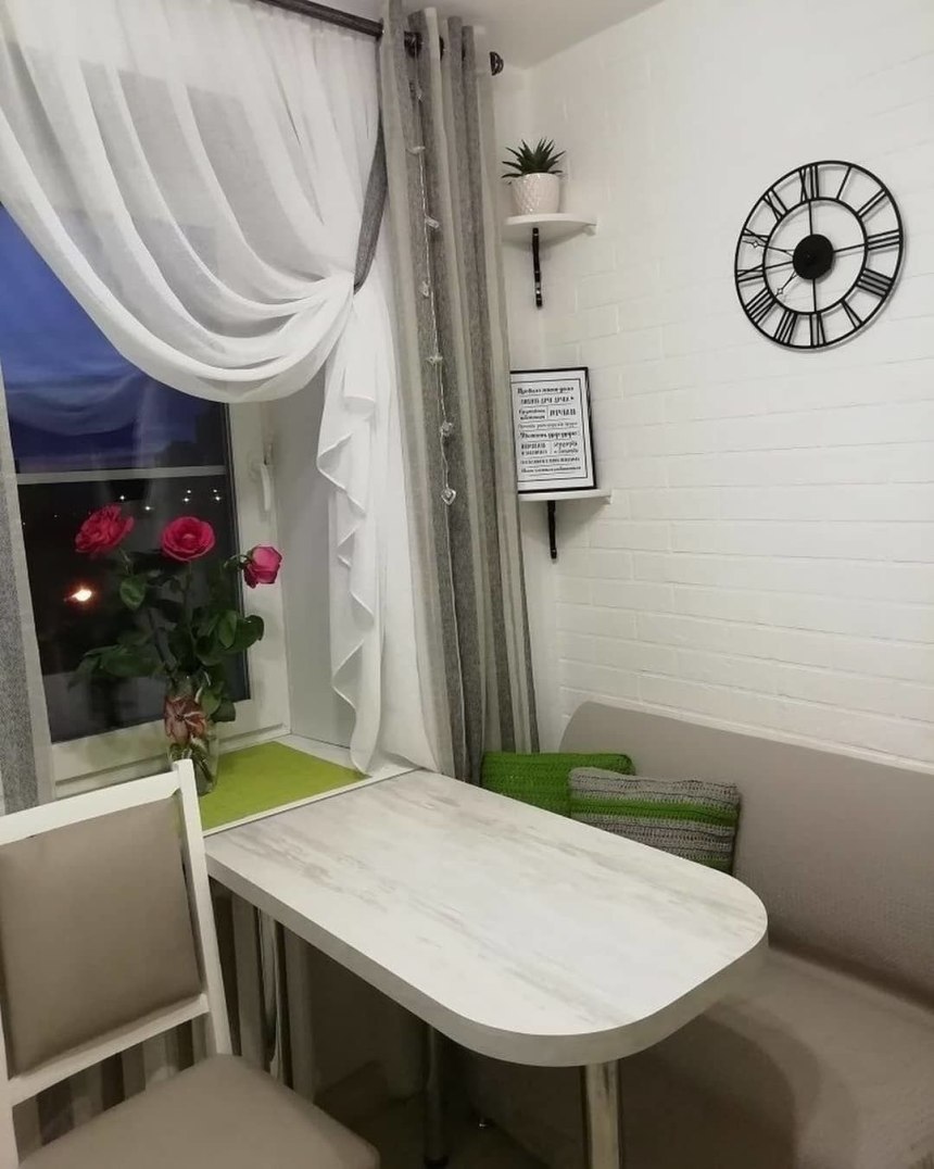 Интерьер кухни 5.5 кв.м с диванчиком