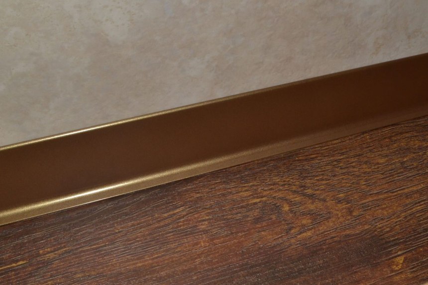 Плинтус Profilpas Metal line 60