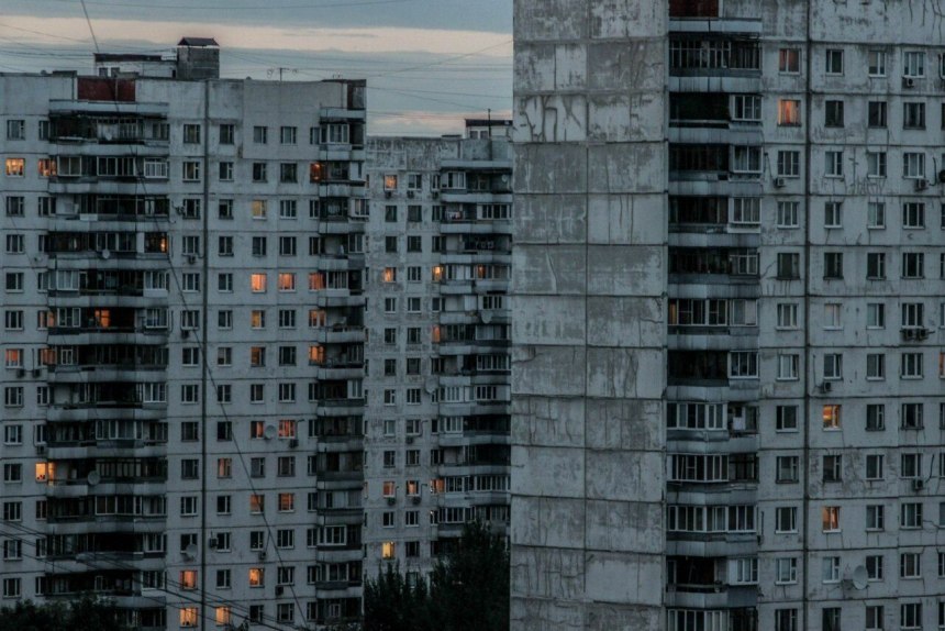Серые многоэтажки