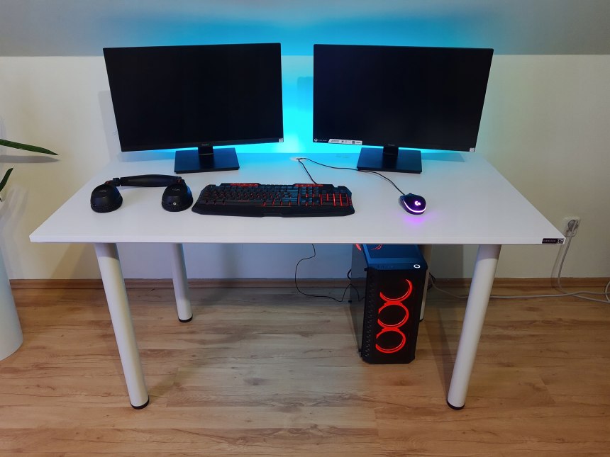 Игровой стол с подсветкой
