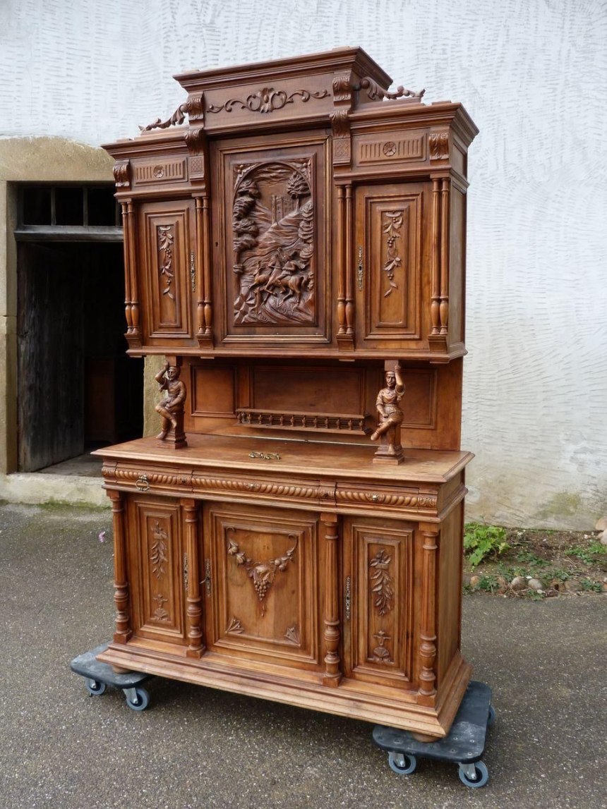 Старинный сервант
