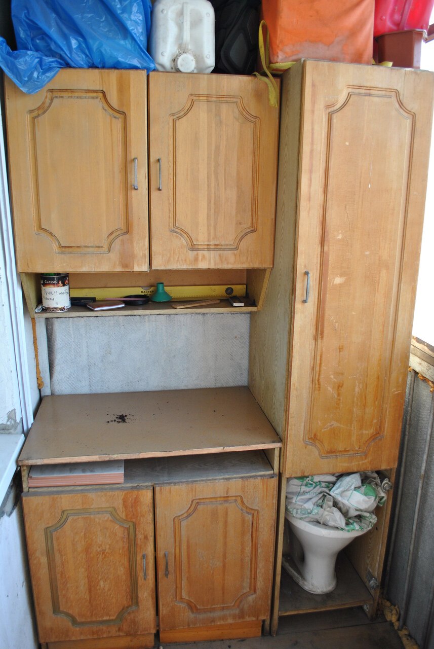 Купить кухонные шкафы бу. Кухонный шкафчик даром. Старая мебель даром для кухни. Кухонные шкафы б/у. Советские шкафчики кухонные.