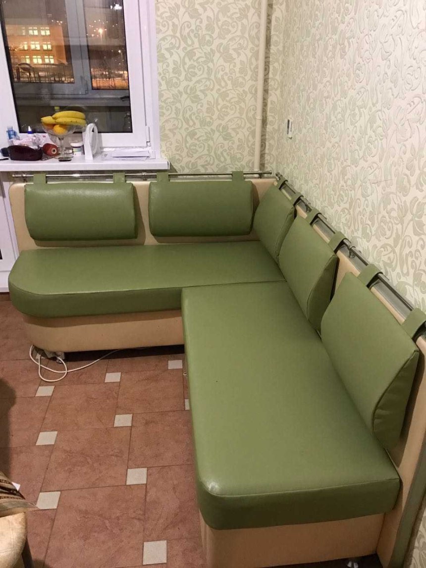Угловой диванчик на кухню