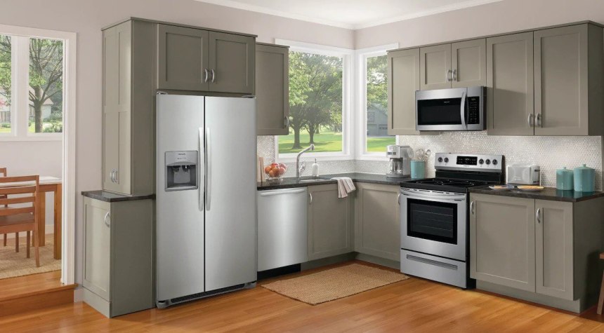 Кухонный гарнитур маленький с двухстворчатым холодильником (59 фото)