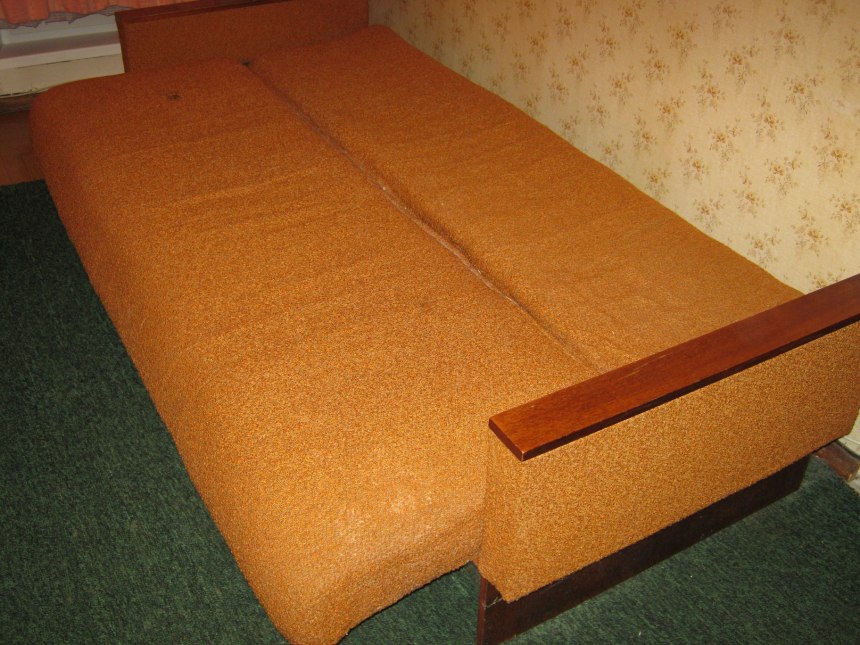 Советский диван с поднимающейся спинкой (75 фото)